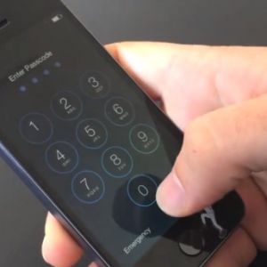 绕过密码就能访问iPhone照片或消息 连iOS 10也受影响（含演示视频） ... ...